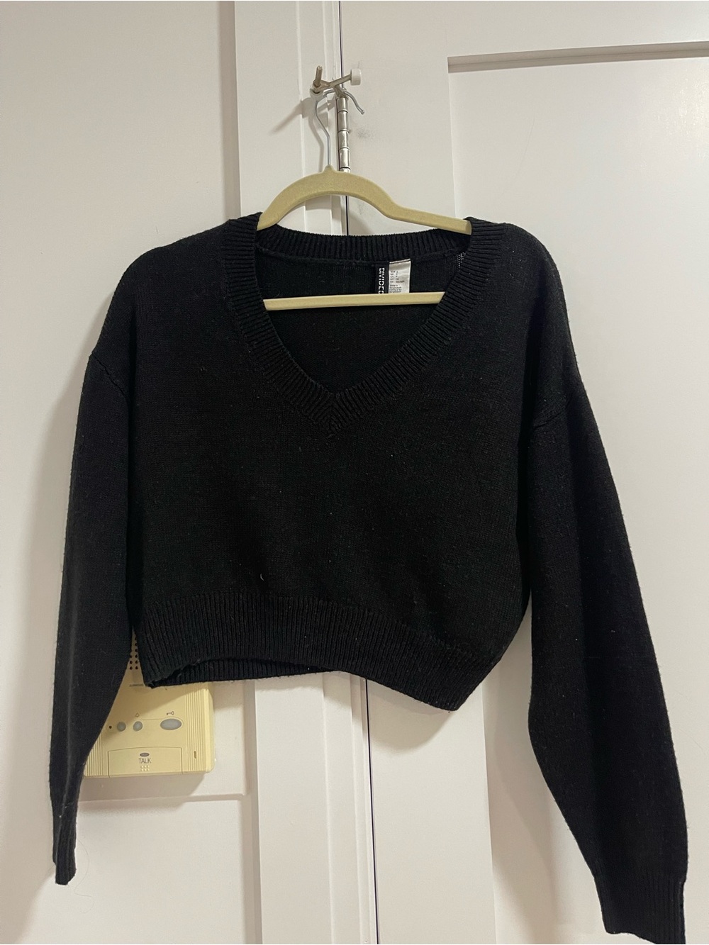H&M Black V-Neck Cropped Pullover